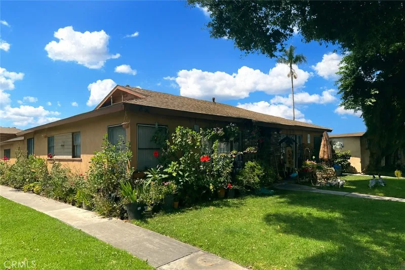 1136 W Broadway, Anaheim, CA 92805