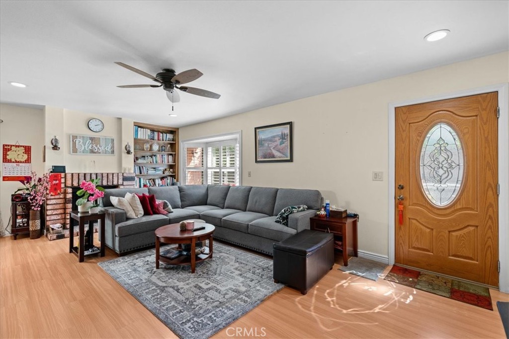 Living room - 1174 N Dresden Street 37, Anaheim CA 92801 - photo 4