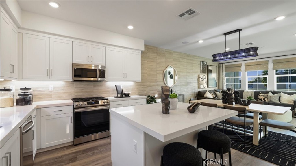Photos shown are of model only- not actual homesite. - 121 W La Palma Boulevard 3, Anaheim CA 92801 - photo 1