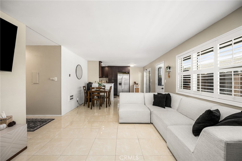 Large open floor plan - 134 S Magnolia Avenue 2C, Anaheim CA 92804 - photo 7