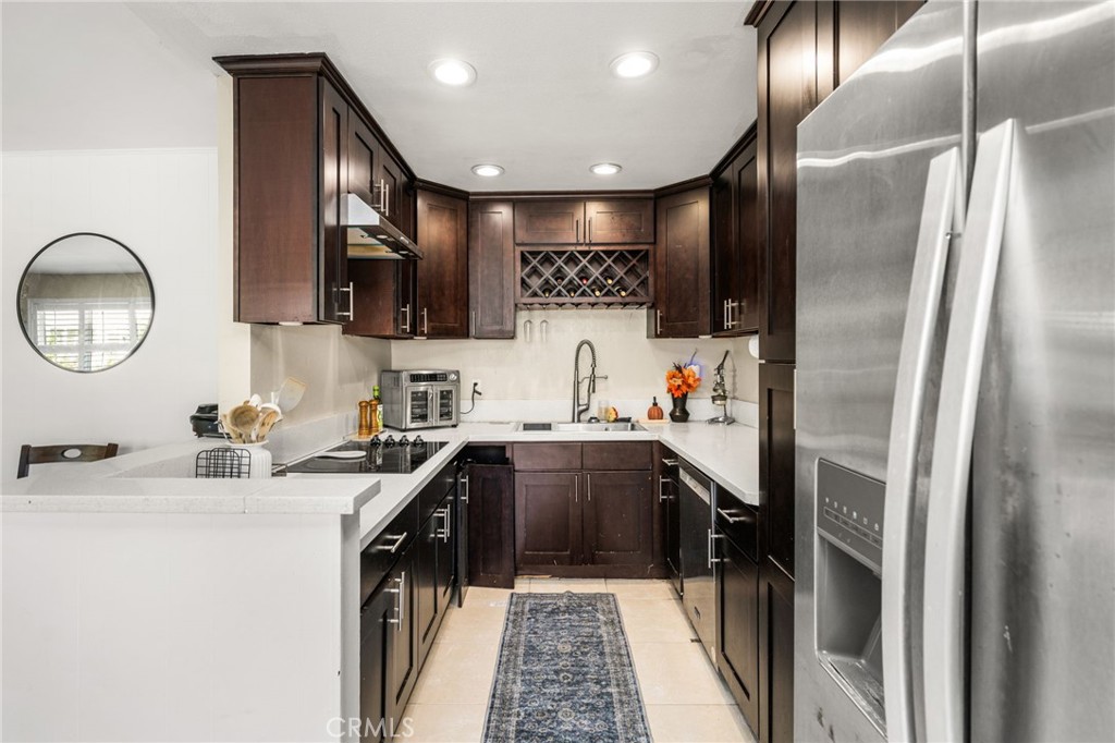 Updated kitchen - 134 S Magnolia Avenue 2C, Anaheim CA 92804 - photo 12