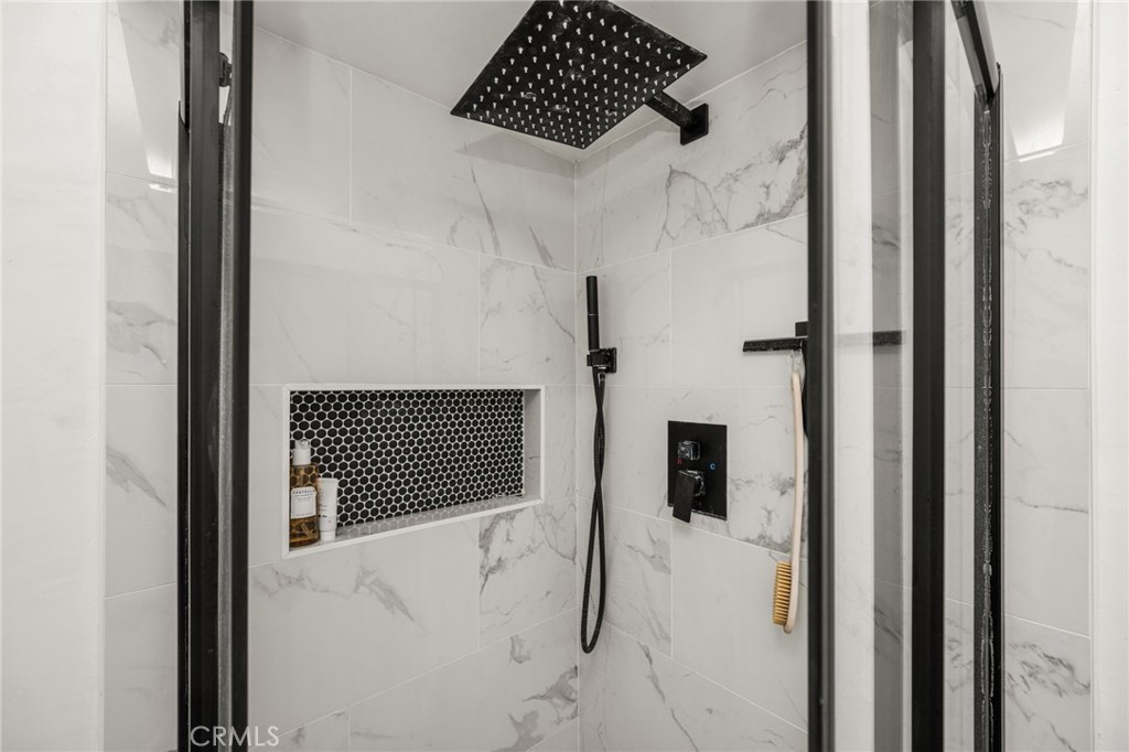 Updated primary bath shower - 134 S Magnolia Avenue 2C, Anaheim CA 92804 - photo 19