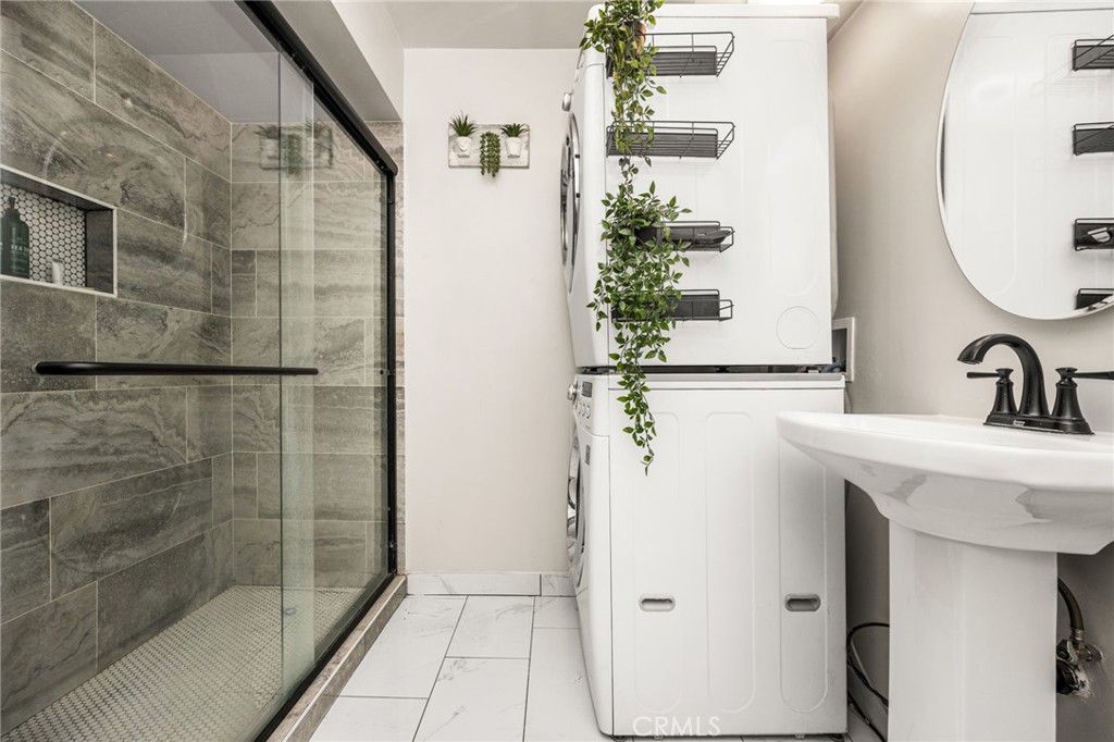 Main bath with stackable washer and dryer - 134 S Magnolia Avenue 2C, Anaheim CA 92804 - photo 24