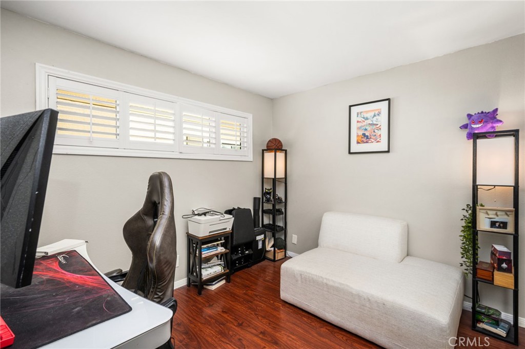 Secondary bedroom currently used as an office space - 134 S Magnolia Avenue 2C, Anaheim CA 92804 - photo 28