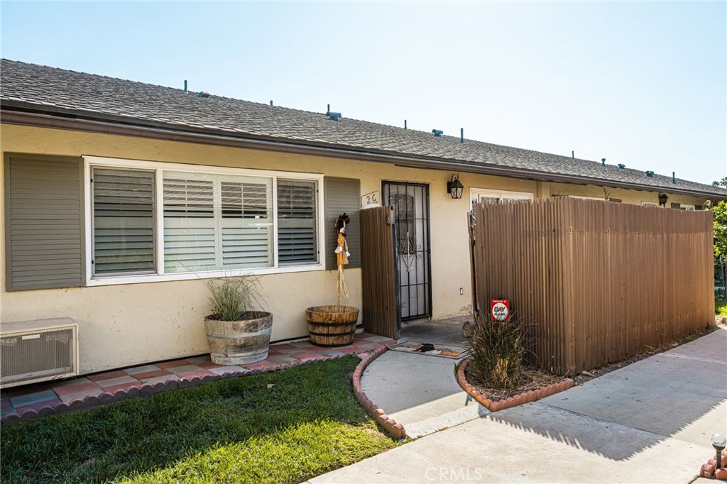 Ready for new homeowners! - 134 S Magnolia Avenue 2C, Anaheim CA 92804 - photo 31
