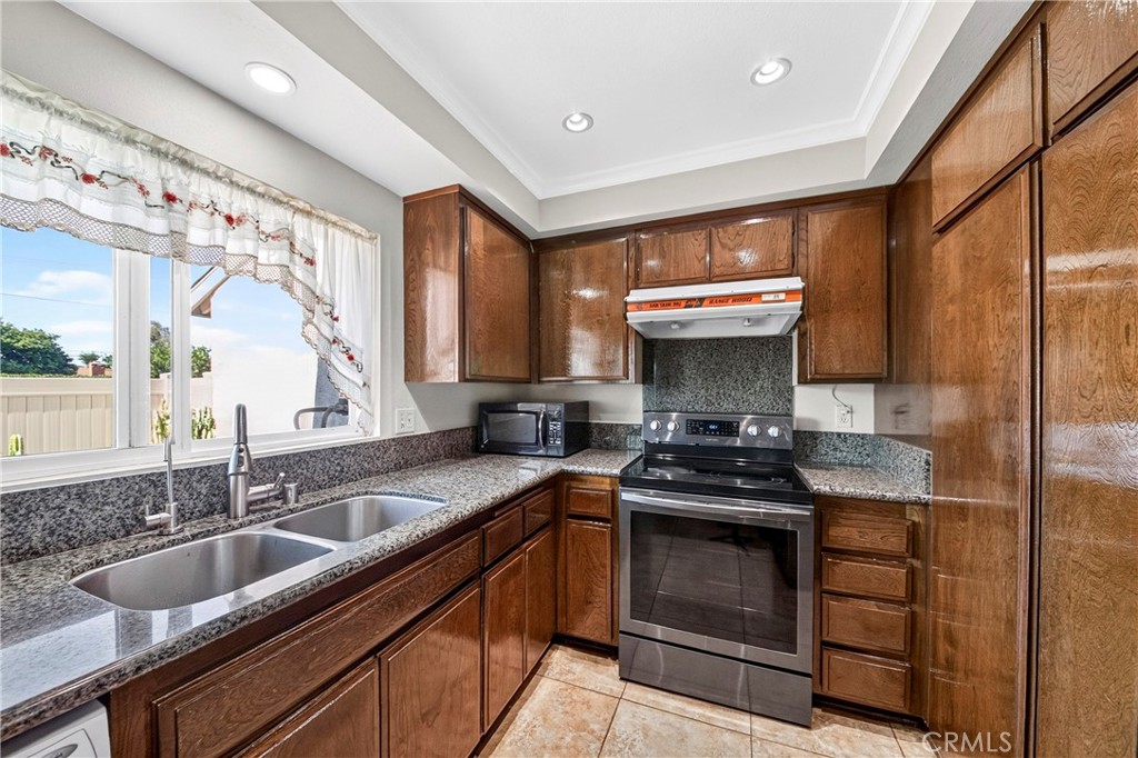 Granite counter tops - 1455 W Cerritos Avenue 32, Anaheim CA 92802 - photo 15