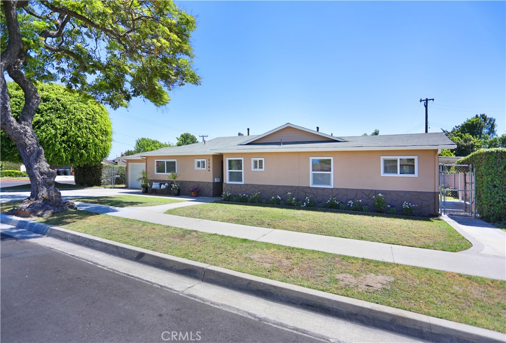 New paint in and out - 1504 W Kimberly Avenue, Anaheim CA 92802 - photo 1