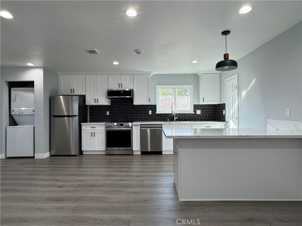 1533 W Laster B, Anaheim CA 92802 - photo 1