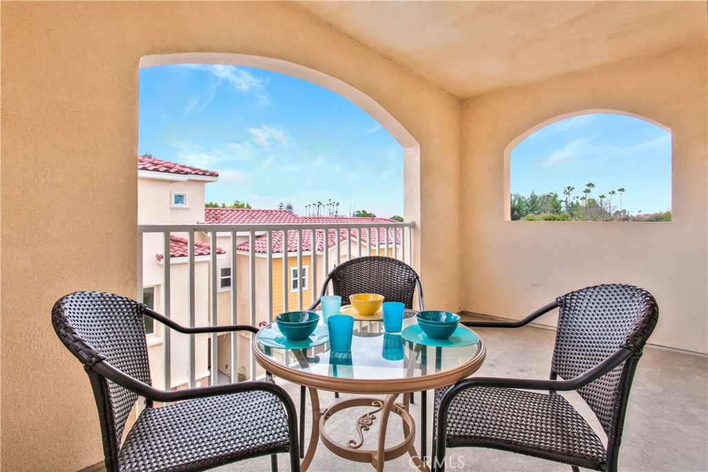 1556 W Katella Avenue 104, Anaheim CA 92802 - photo 1
