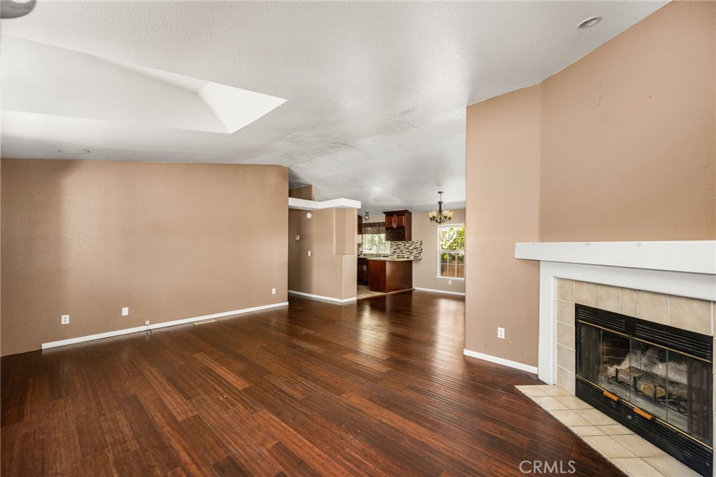 Living Room w/ fireplace - 1616 S Euclid 71, Anaheim CA 92802 - photo 2