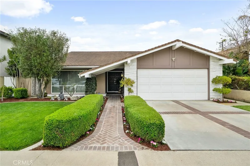 1660 W Sallie Lane, Anaheim, CA 92802