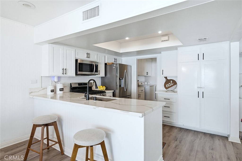 Bar area great for large gatherings - 1669 S Heritage C, Anaheim CA 92804 - photo 1