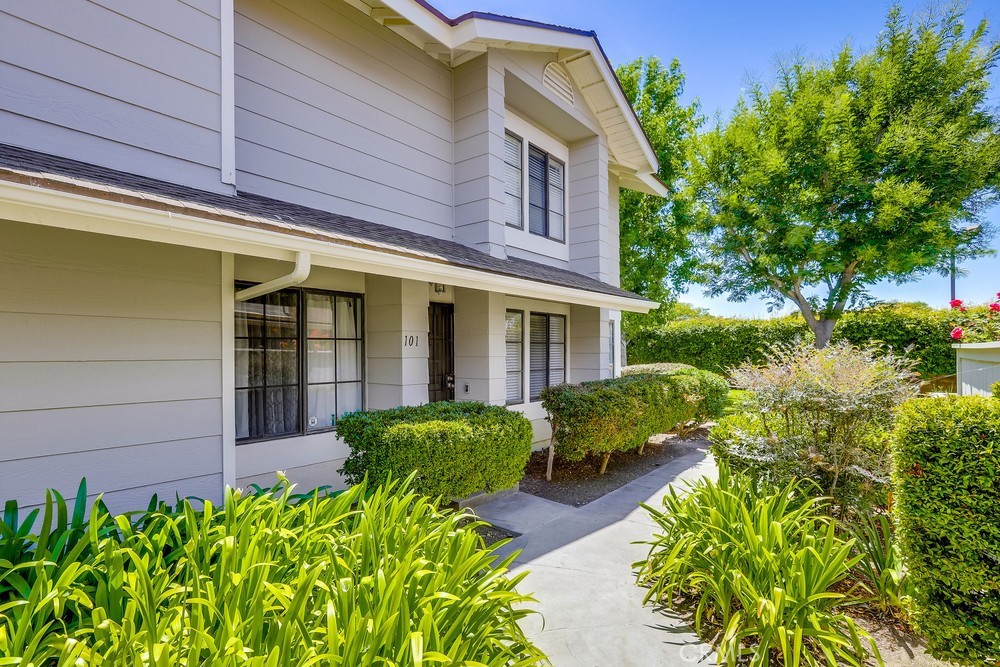 1700 W Cerritos Avenue 101, Anaheim CA 92804 - photo 1
