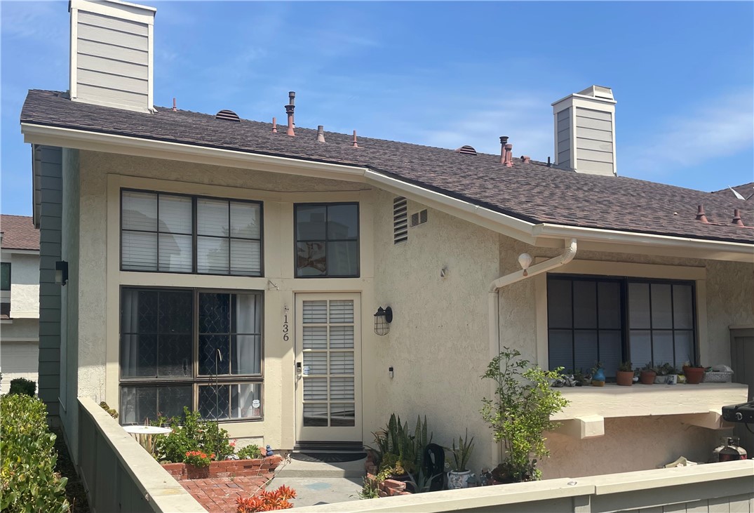 Beautiful two story town home in the gated Saratoga community. With vaulted ceiling and fans cozy up in front of the fir - 1700 W Cerritos Avenue 136, Anaheim CA 92804 - photo 1