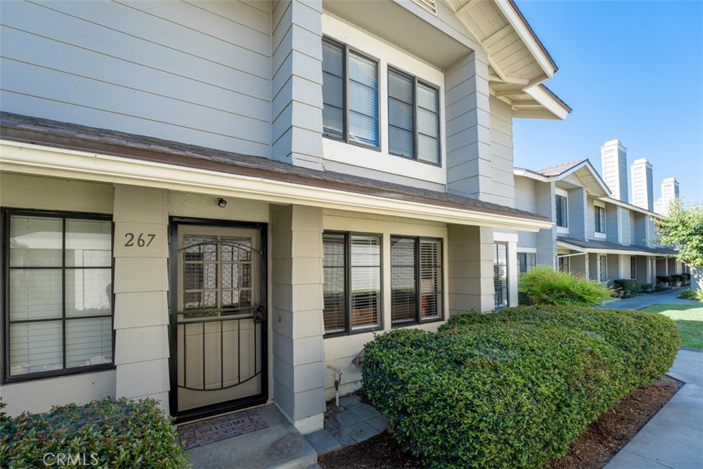 Amazing value for this End Unit home in privately gated Saratoga Community! - 1700 W Cerritos Avenue 267, Anaheim CA 92804 - photo 1