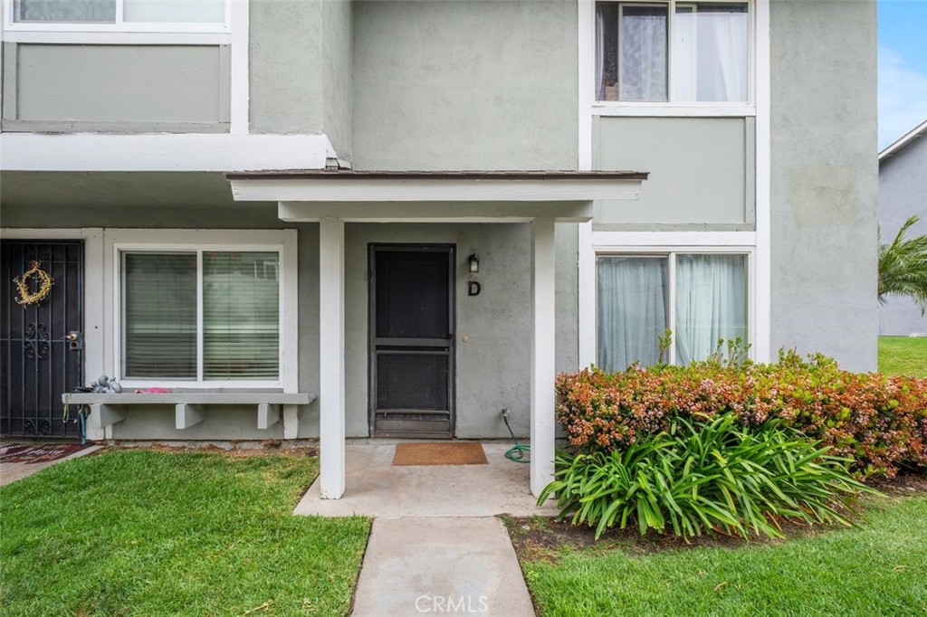 1718 N Oak Knoll Drive D, Anaheim CA 92807 - photo 1