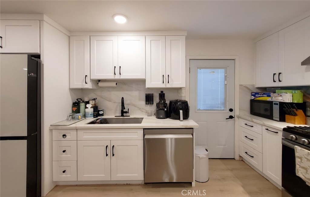 1738 VARNA S, Anaheim CA 92804 - photo 20