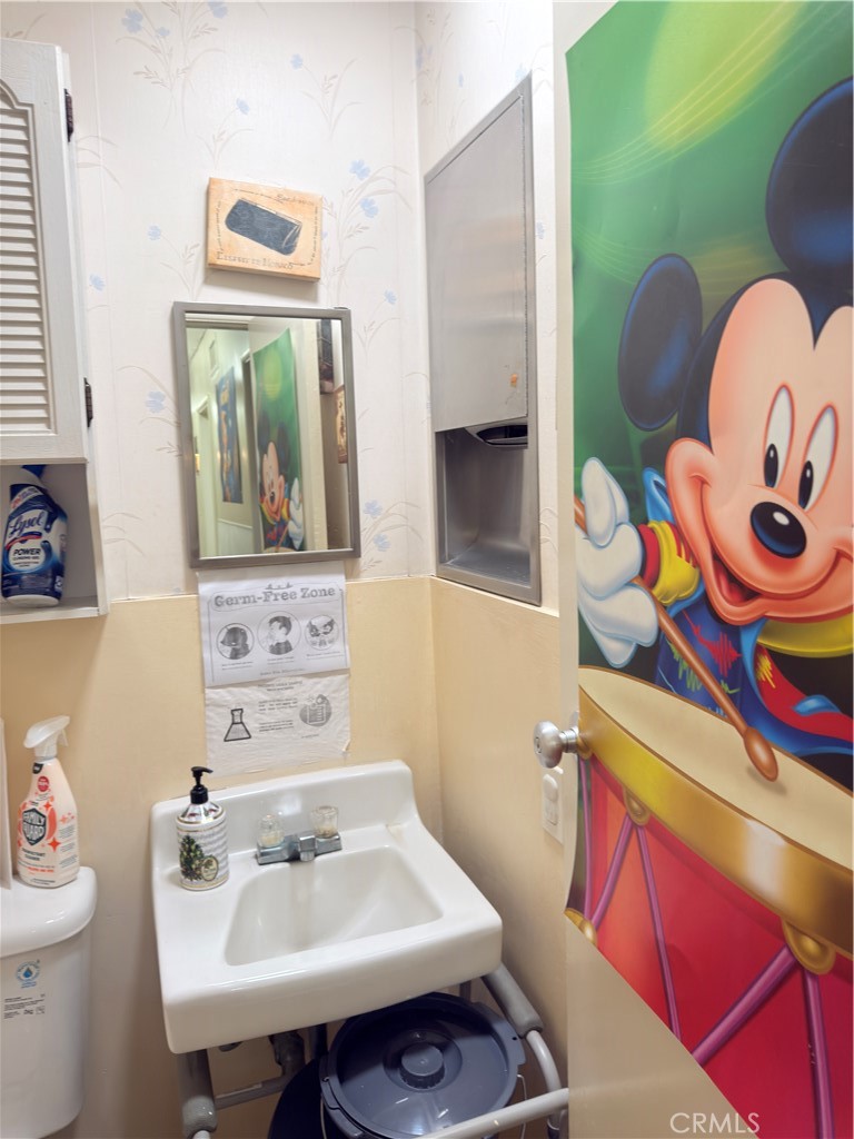 1741 A W Romneya Drive, Anaheim CA 92801 - photo 18