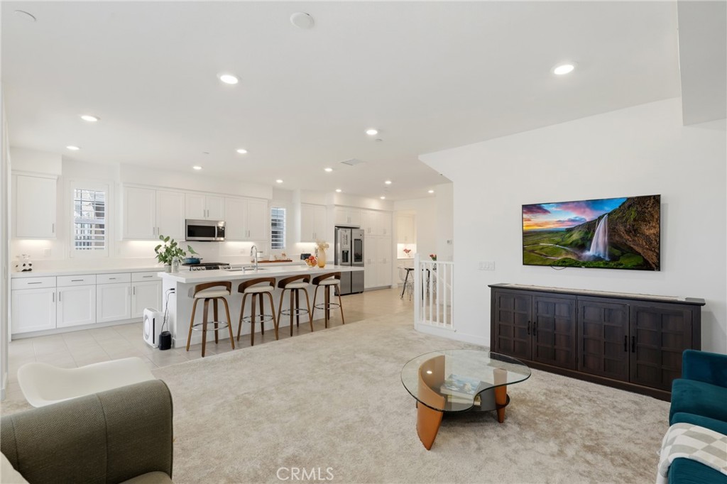 175 W La Palma Avenue 6, Anaheim CA 92801 - photo 2