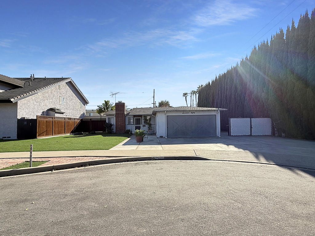 fdad81c45556ad143af74e67abd91f8539b20840 - 1782 W Sallie Lane, Anaheim CA 92804 - photo 1