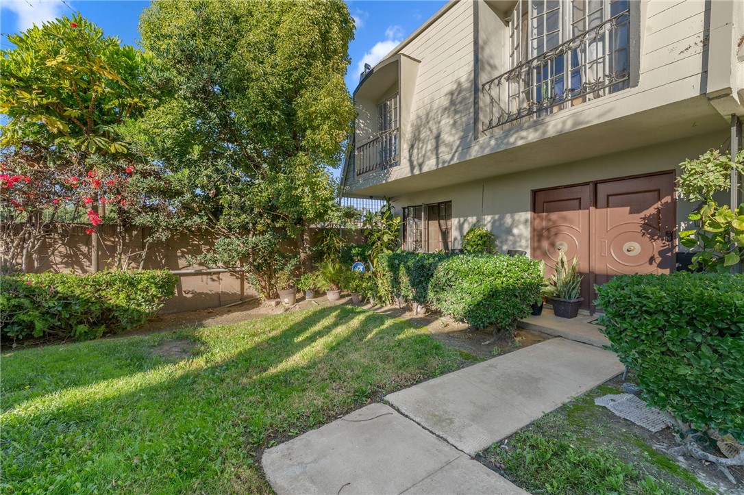 Front door entrance - 1800 W Gramercy 33, Anaheim CA 92801 - photo 1