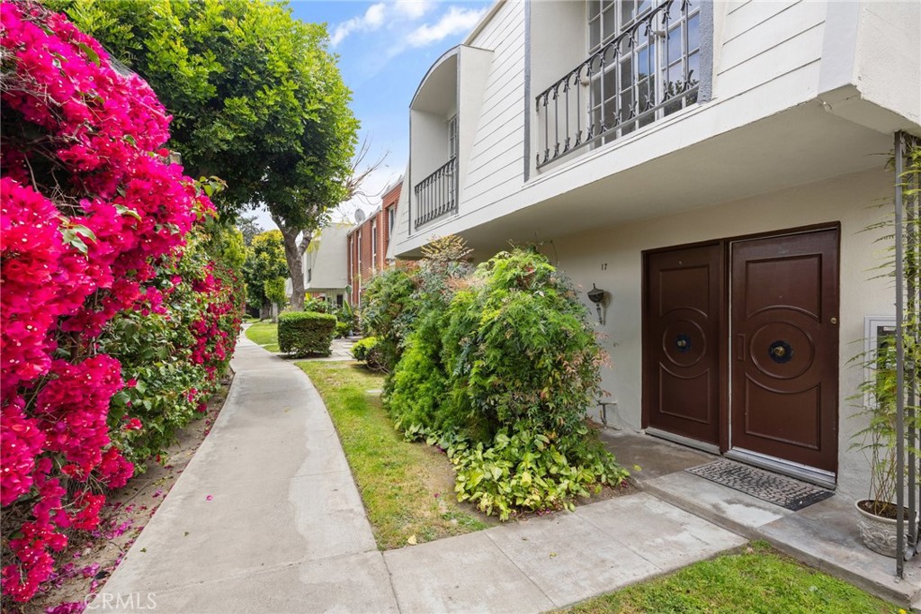 1800 W Gramercy Avenue 17, Anaheim CA 92801 - photo 1