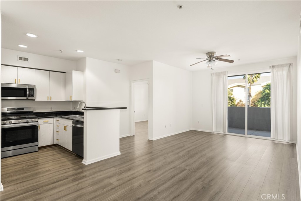 a bright, open floorplan - 1801 E Katella Avenue 3135, Anaheim CA 92805 - photo 1