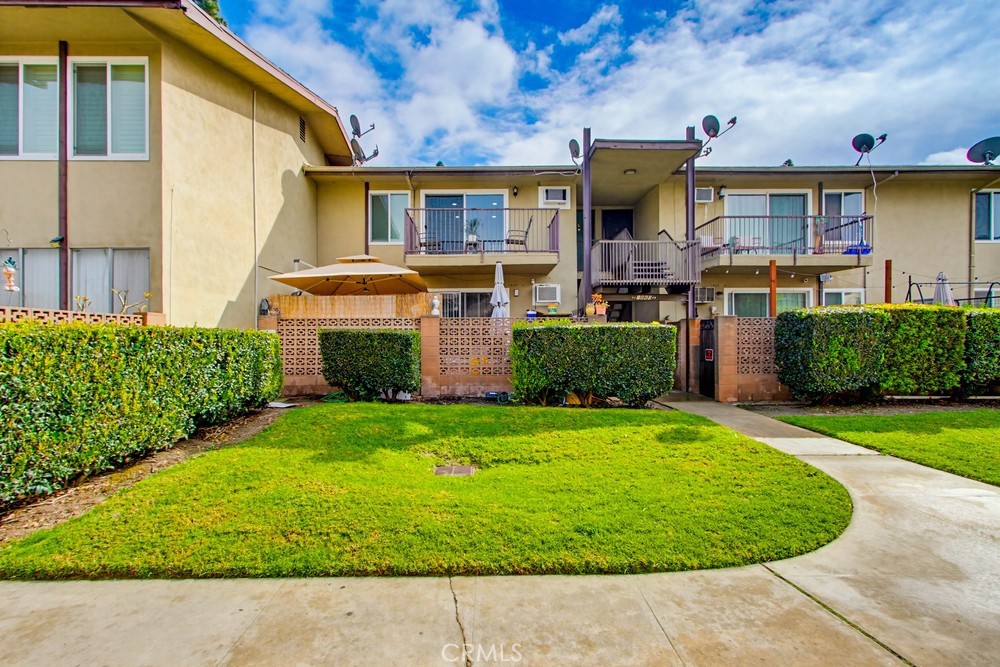 1860 W Glenoaks, Anaheim CA 92801 - photo 2