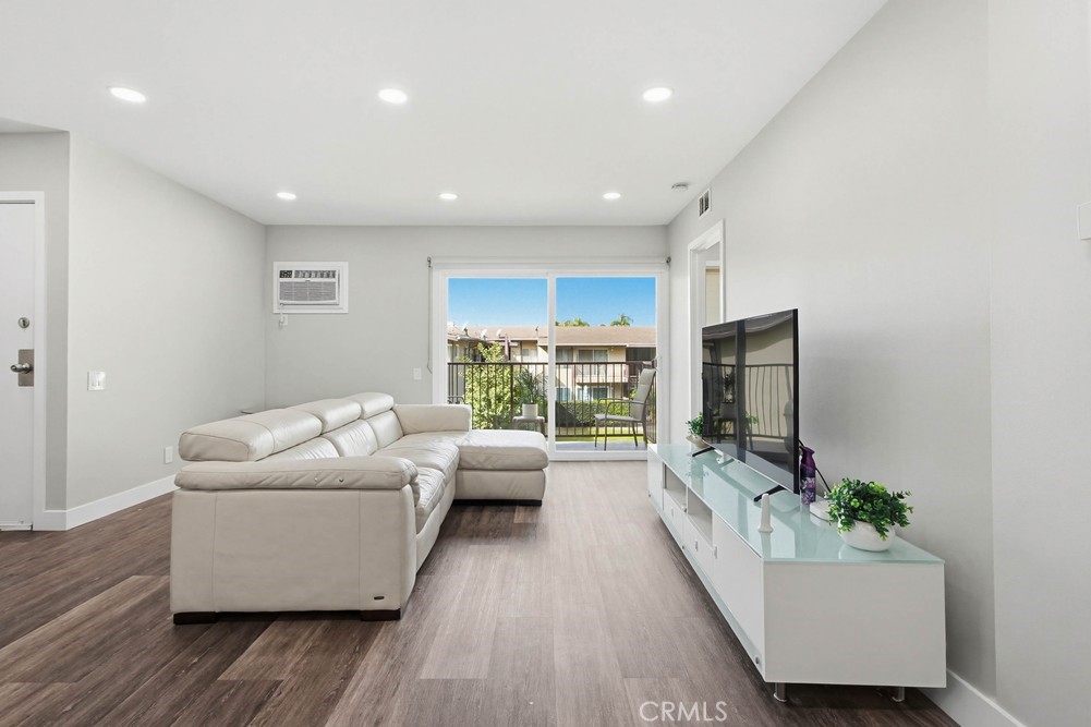 1860 W Glenoaks, Anaheim CA 92801 - photo 5