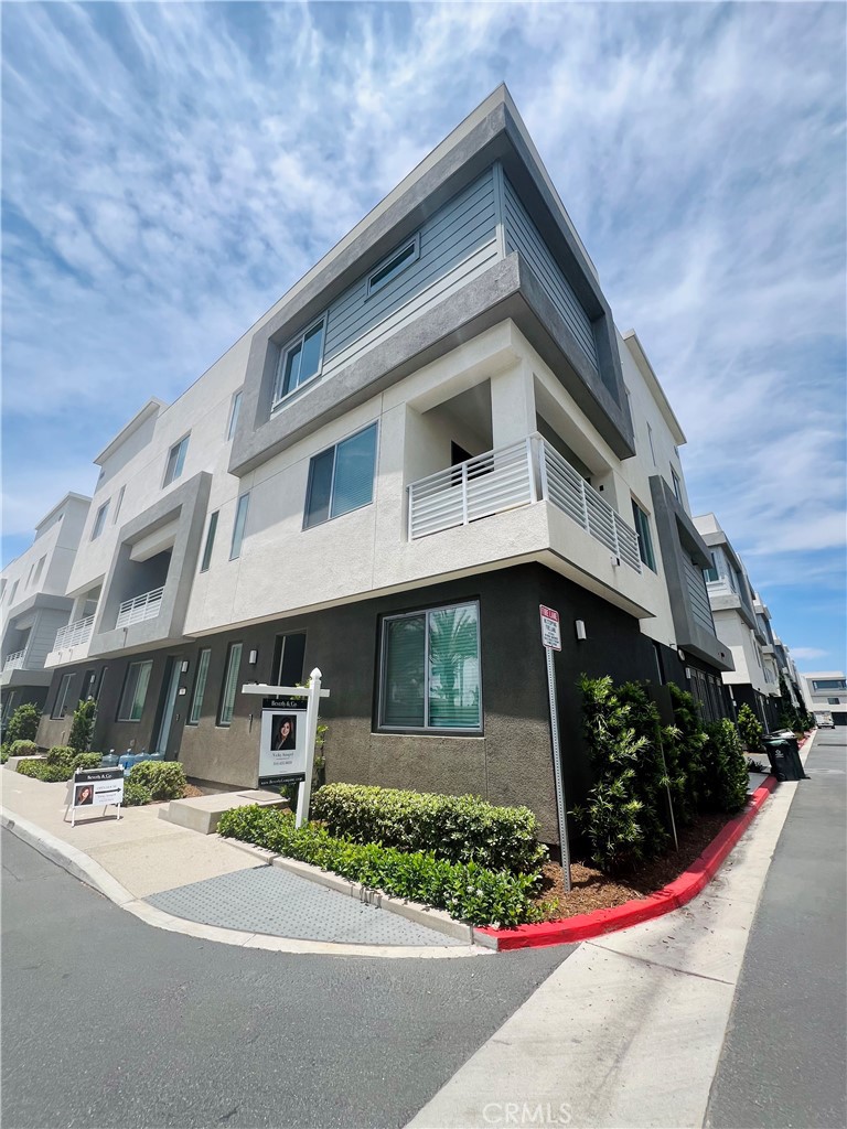 The largest end-unit in the community. - 1886 S Westside Drive 57, Anaheim CA 92805 - photo 1