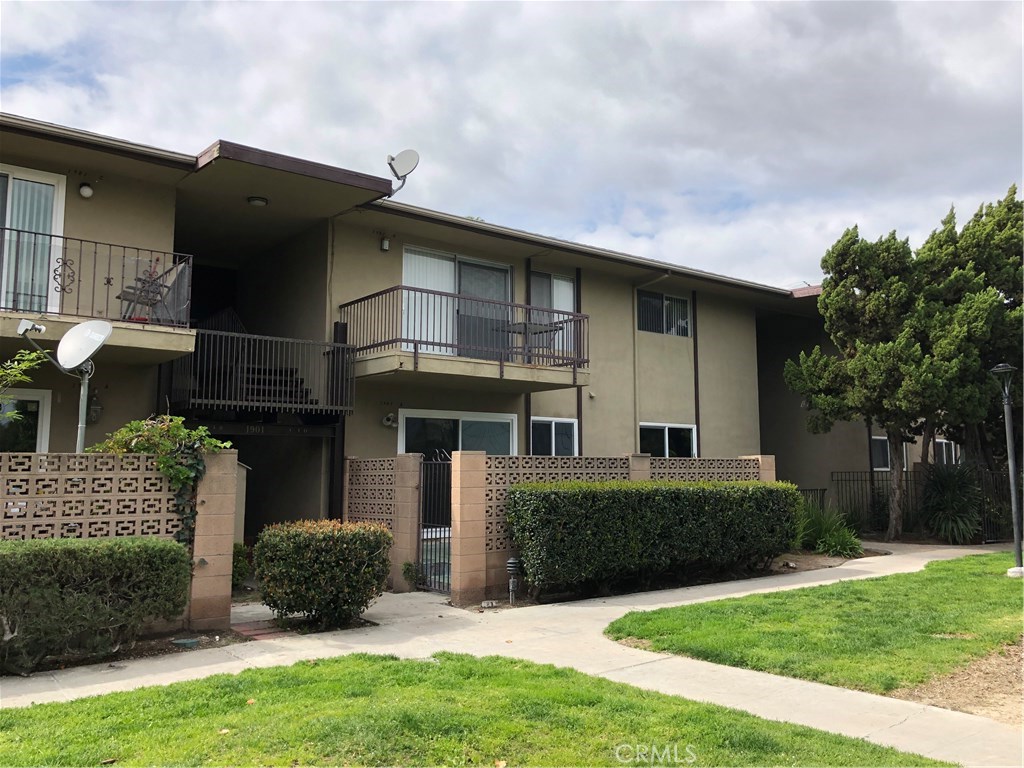 1901 W Greenleaf Avenue D, Anaheim CA 92801 - photo 1