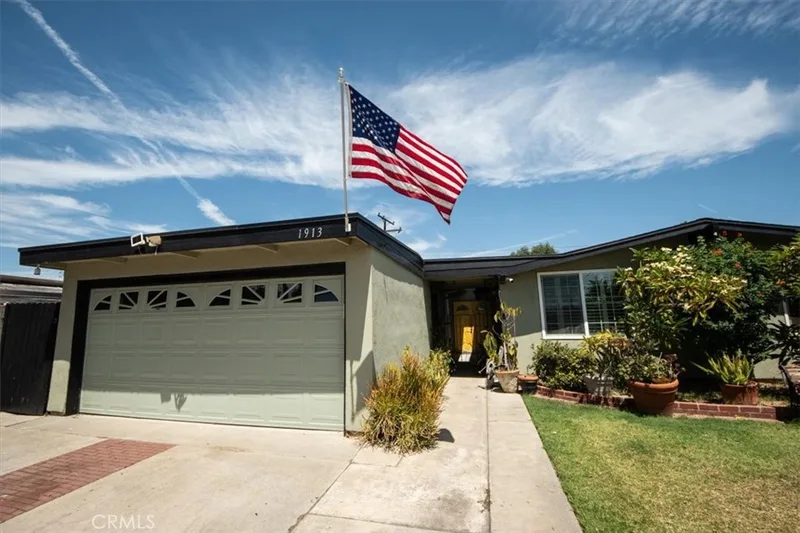 1913 W Beacon Avenue, Anaheim, CA 92804