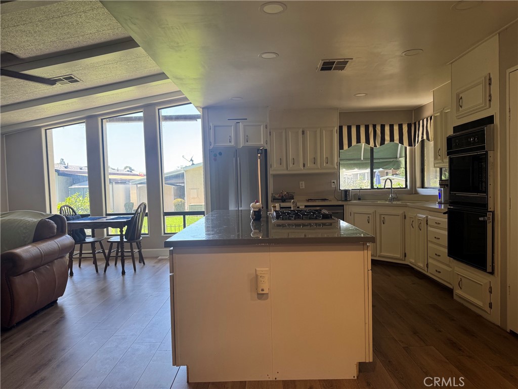 1919 Coronet Avenue 218, Anaheim CA 92801 - photo 9