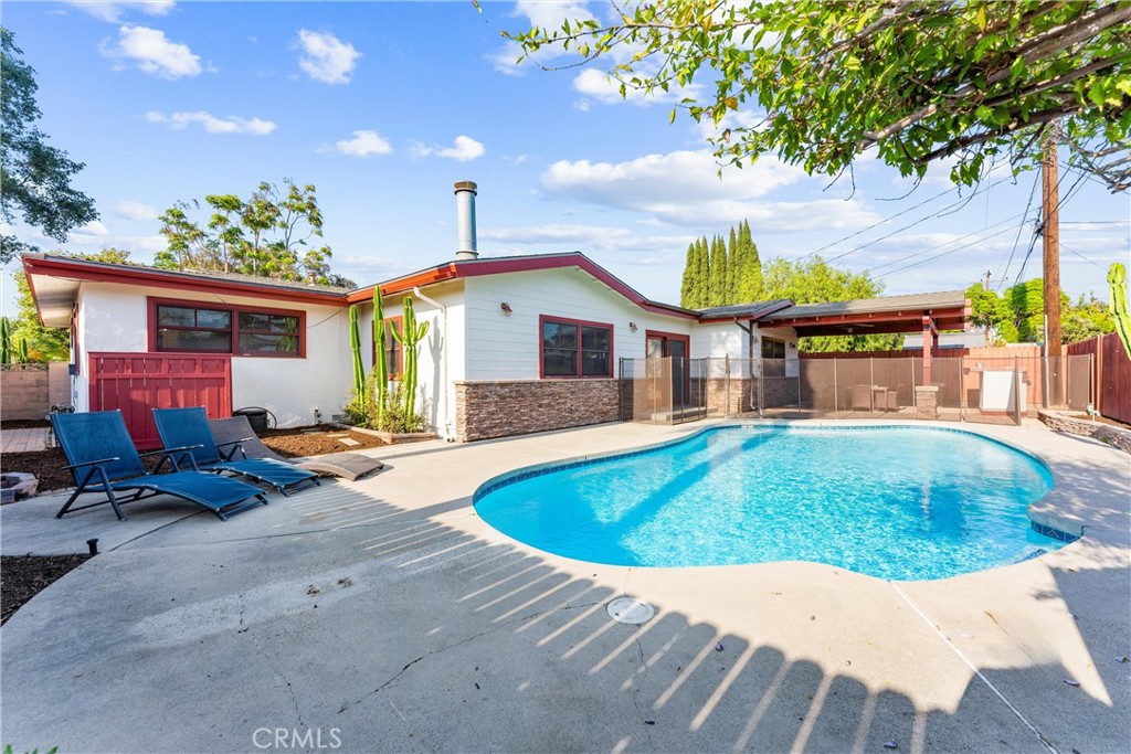 There aren't too many pool homes available in Anaheim. Don't miss out on this one. - 1944 W Lullaby Lane, Anaheim CA 92804 - photo 1