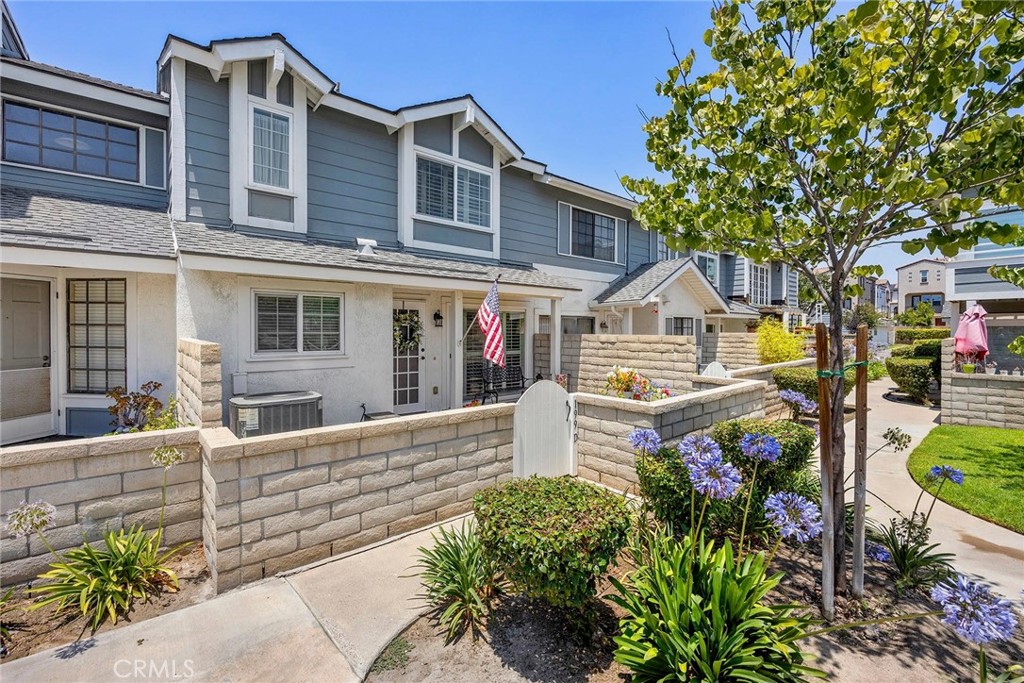 Welcome home to 199 N. Magnolia Avenue, Unit D - 199 N Magnolia Avenue D, Anaheim CA 92801 - photo 1