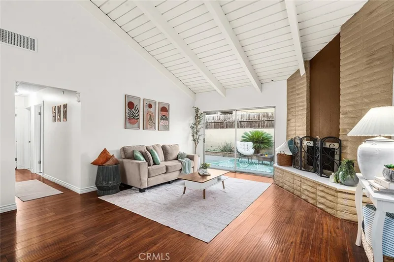 2011 W Katella Avenue 11, Anaheim