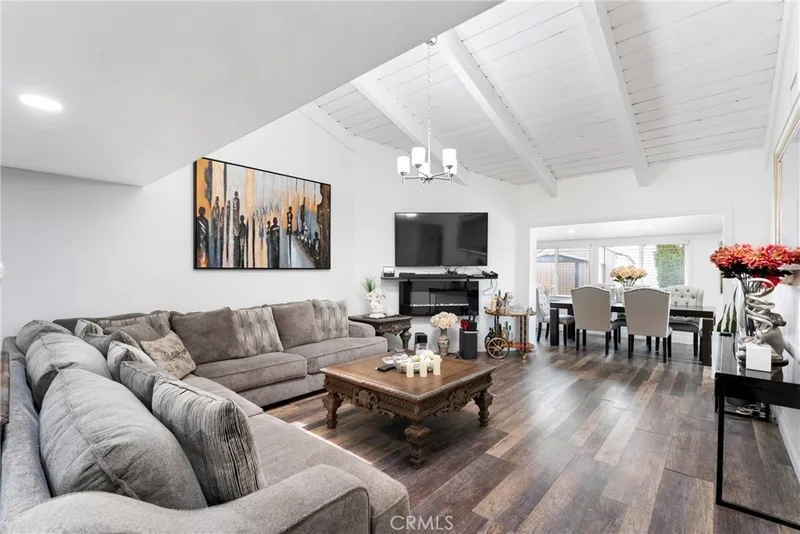 2011 W Katella, Anaheim, CA 92804