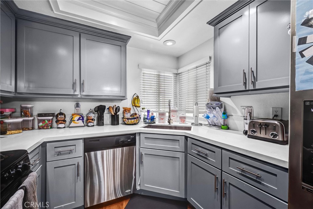 Kitchen - 2035 E Blackwood, Anaheim CA 92806 - photo 12