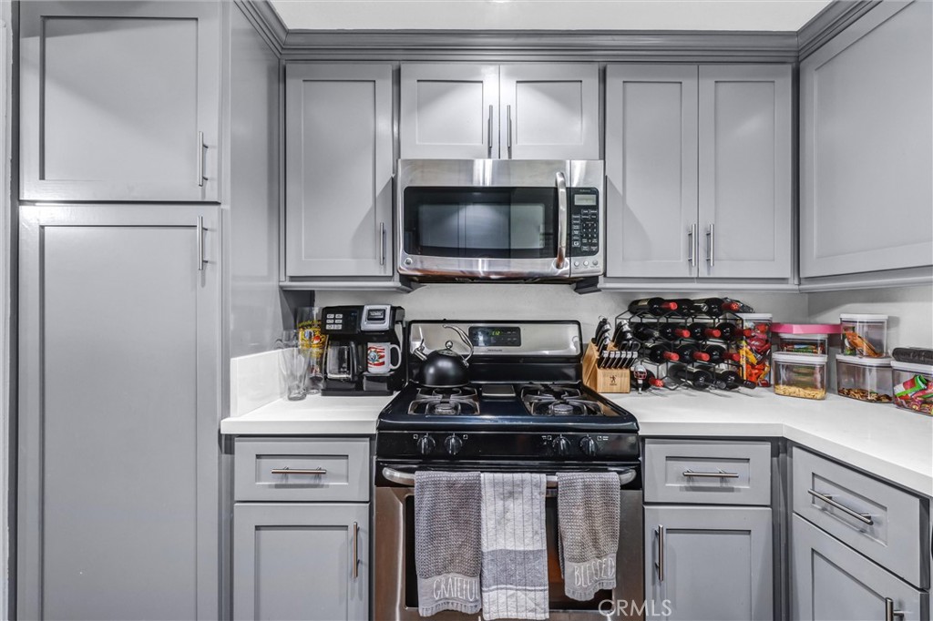 Kitchen - 2035 E Blackwood, Anaheim CA 92806 - photo 13
