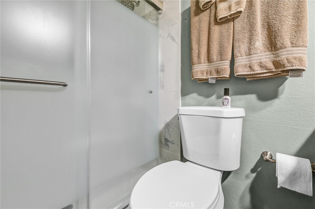 Master Restroom - 2035 E Blackwood, Anaheim CA 92806 - photo 19