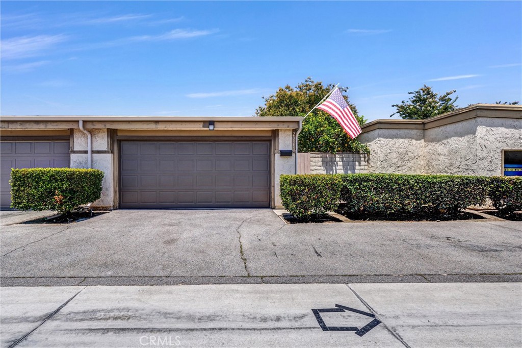 Back entrance and Garage Entrance - 2035 E Blackwood, Anaheim CA 92806 - photo 30