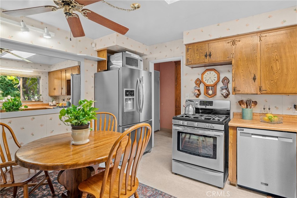 2040 W Embassy Ave, Anaheim CA 92804 - photo 7