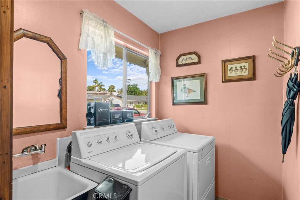 2040 W Embassy Ave, Anaheim CA 92804 - photo 14