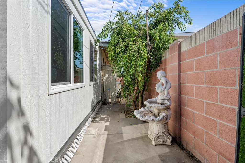 2040 W Embassy Ave, Anaheim CA 92804 - photo 22