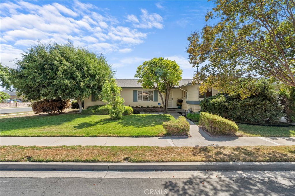 2040 W Embassy Ave, Anaheim CA 92804 - photo 27