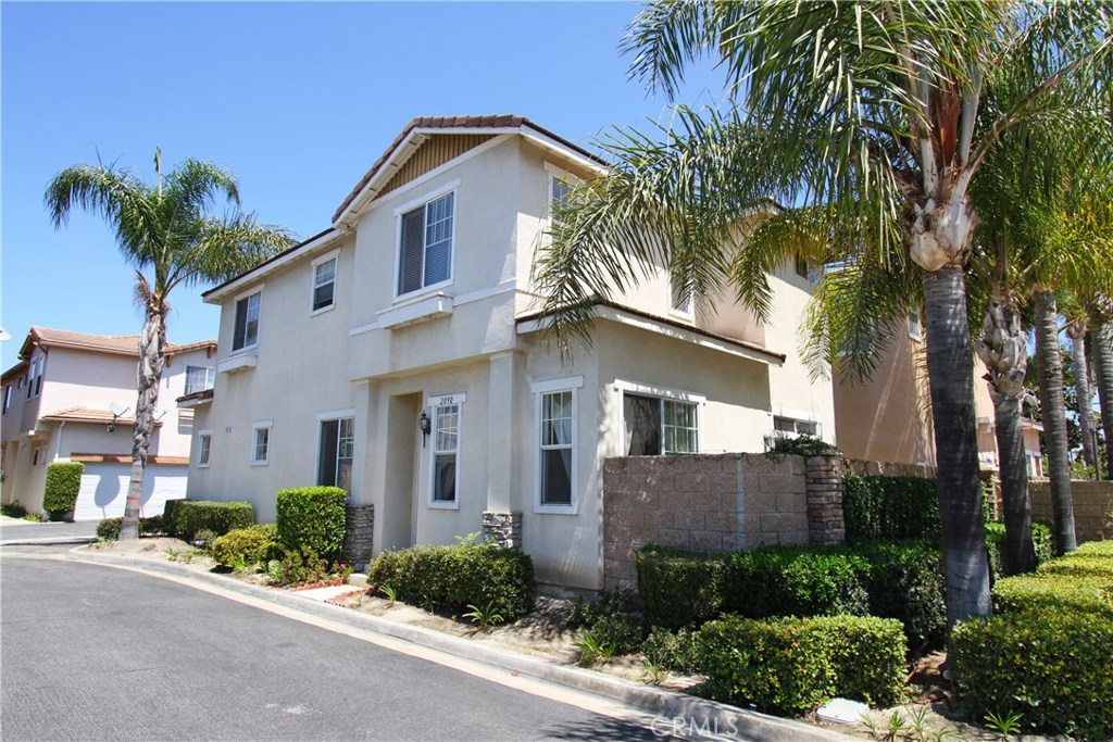 Welcome home - 2090 W Blue Violet Court, Anaheim CA 92801 - photo 1