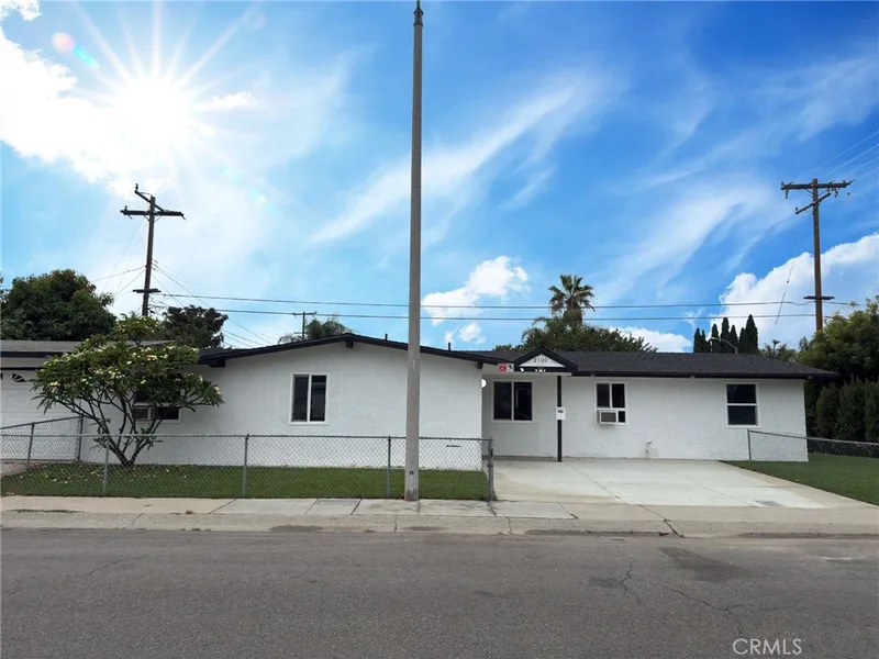 2100 2100 W Dogwood, Anaheim, CA 92801