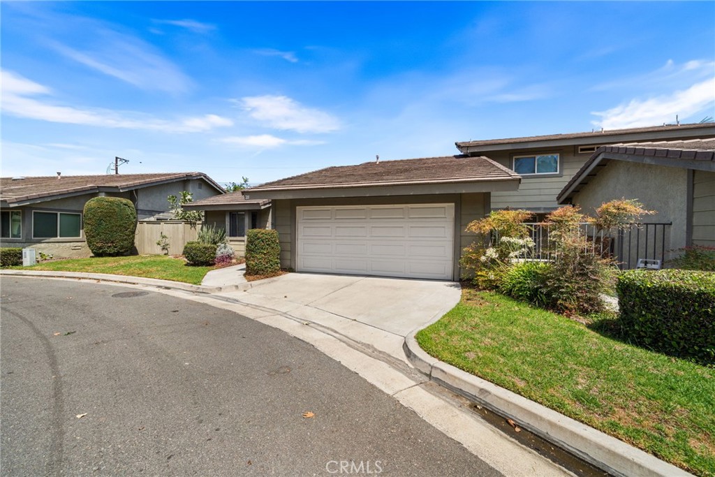 211 E Ponderosa Lane 10, Anaheim CA 92802 - photo 1