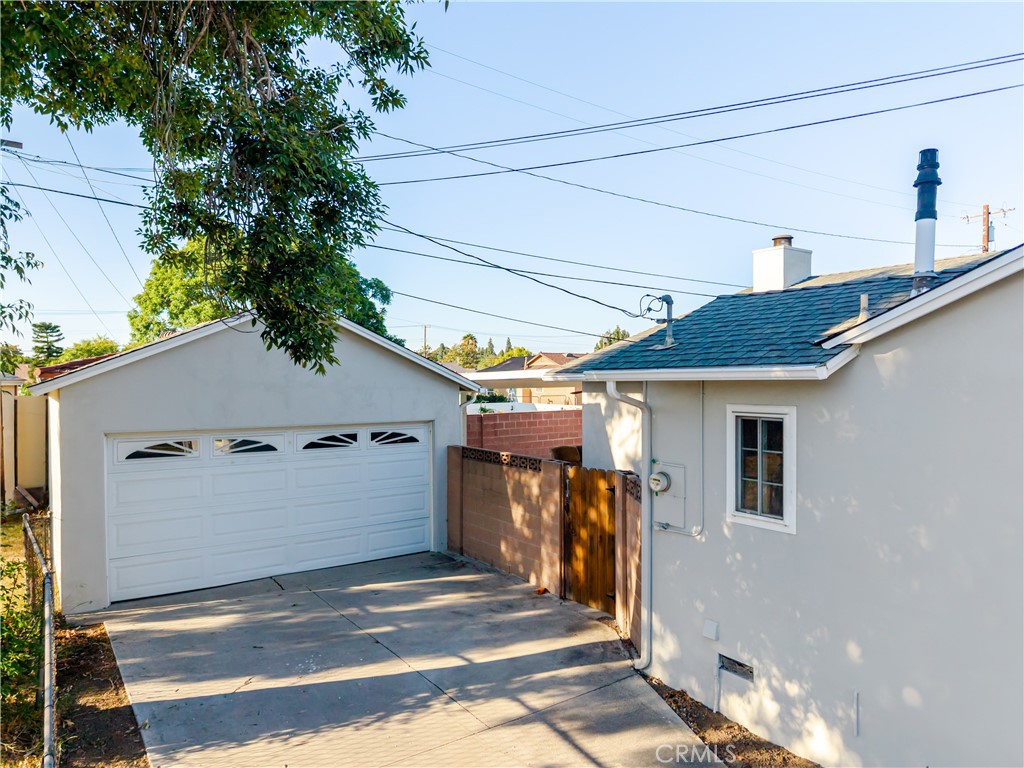 Driveway - 2129 W Cerritos, Anaheim CA 92804 - photo 5