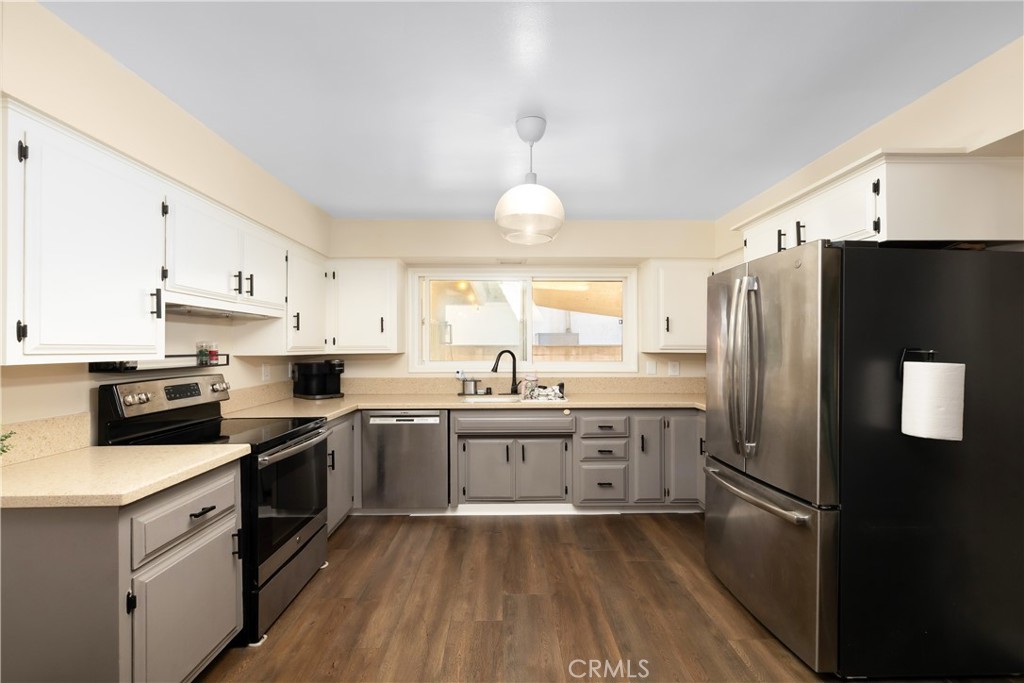Kitchen - 2211 E Romneya Drive, Anaheim CA 92806 - photo 11